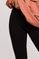 Czarne legginsy prążkowane