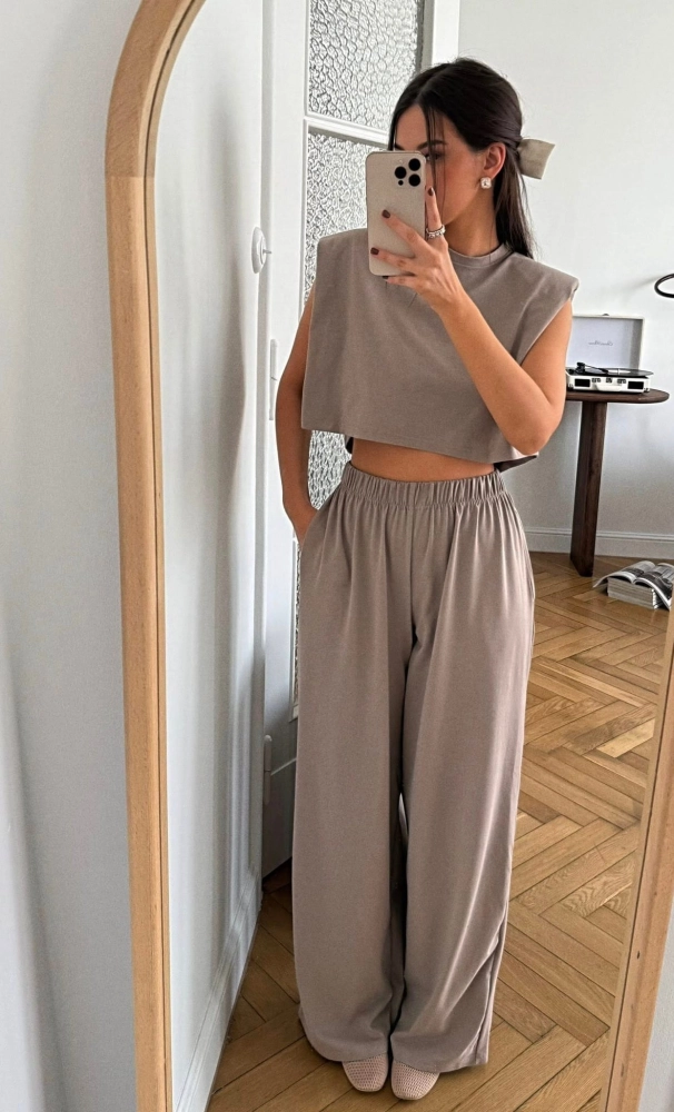 Stylowy komplet Ancona z krótkim topem - taupe