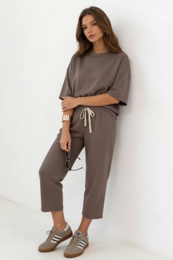 Stylowy komplet dresowy Bari ze spodniami 7/8 - taupe